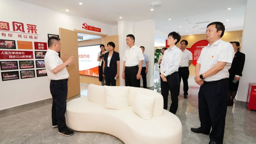 福建省人民政府国有资产监督管理委员会修兴高一行莅临尊龙凯时党？疾斓餮