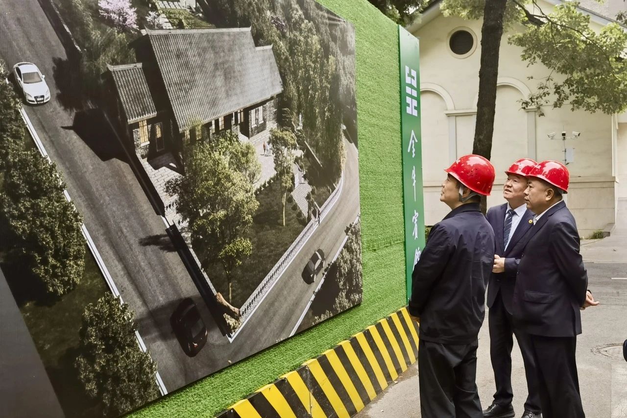 省尊龙凯时集团党委书记、董事长游勇到金牛宾馆调研张大千旧居保护修缮及环境整治工作